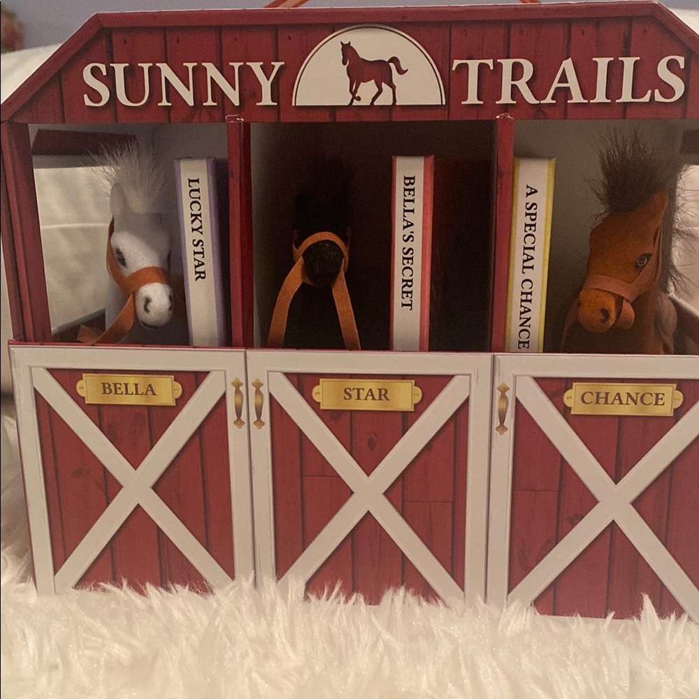Sunny Trails Horse Toy Set
